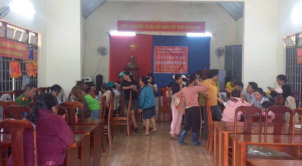 Xã Ea Knốp đưa dịch vụ công lưu động đến với người dân yếu thế, thúc đẩy chuyển đổi số tại cơ sở